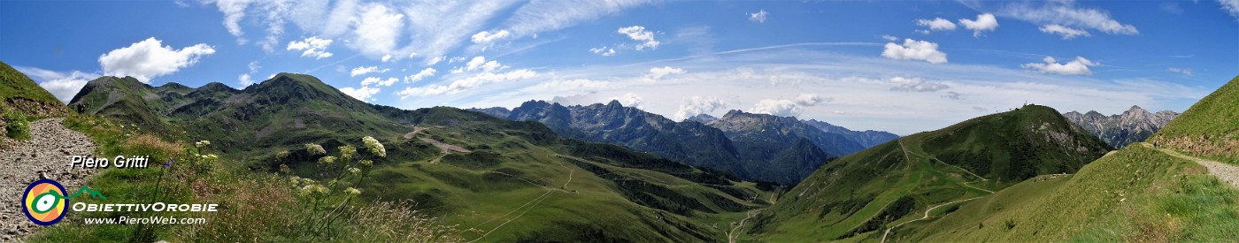 18 Sul sent. 204 per Lago Moro con vista in Val Carisole.jpg